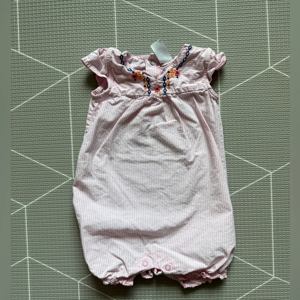 Carters|Baby girl light pink Striped bubble romper with floral embroidery•••9M